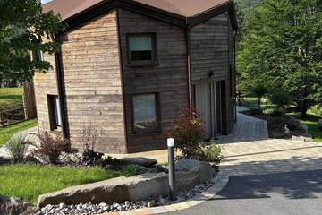 Location de vacances pour 9 personnes, avec sauna et jardin ainsi que balcon et jacuzzi, animaux acceptés à Laveline-du-Houx