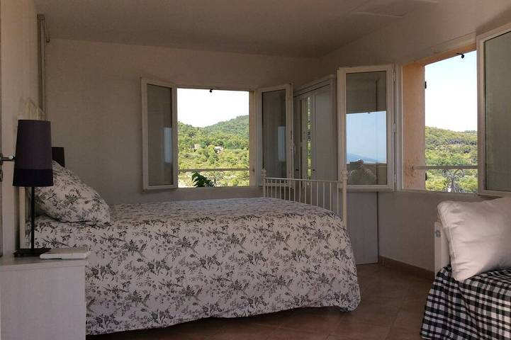 Location de vacances pour 19 personnes, avec balcon et jardin à Tourtour - 2