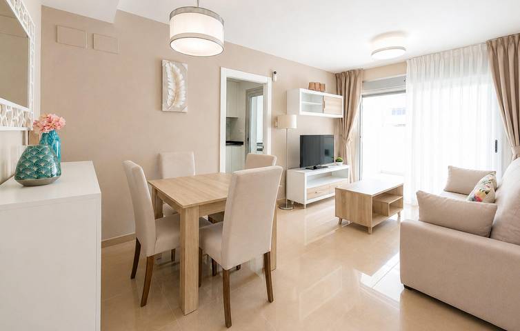 Apartamento vacacional entero, Encantador apartamento de 2 dormitorios con piscina cerca de la playa de Cudolà in Cabanes, Costa del Azahar