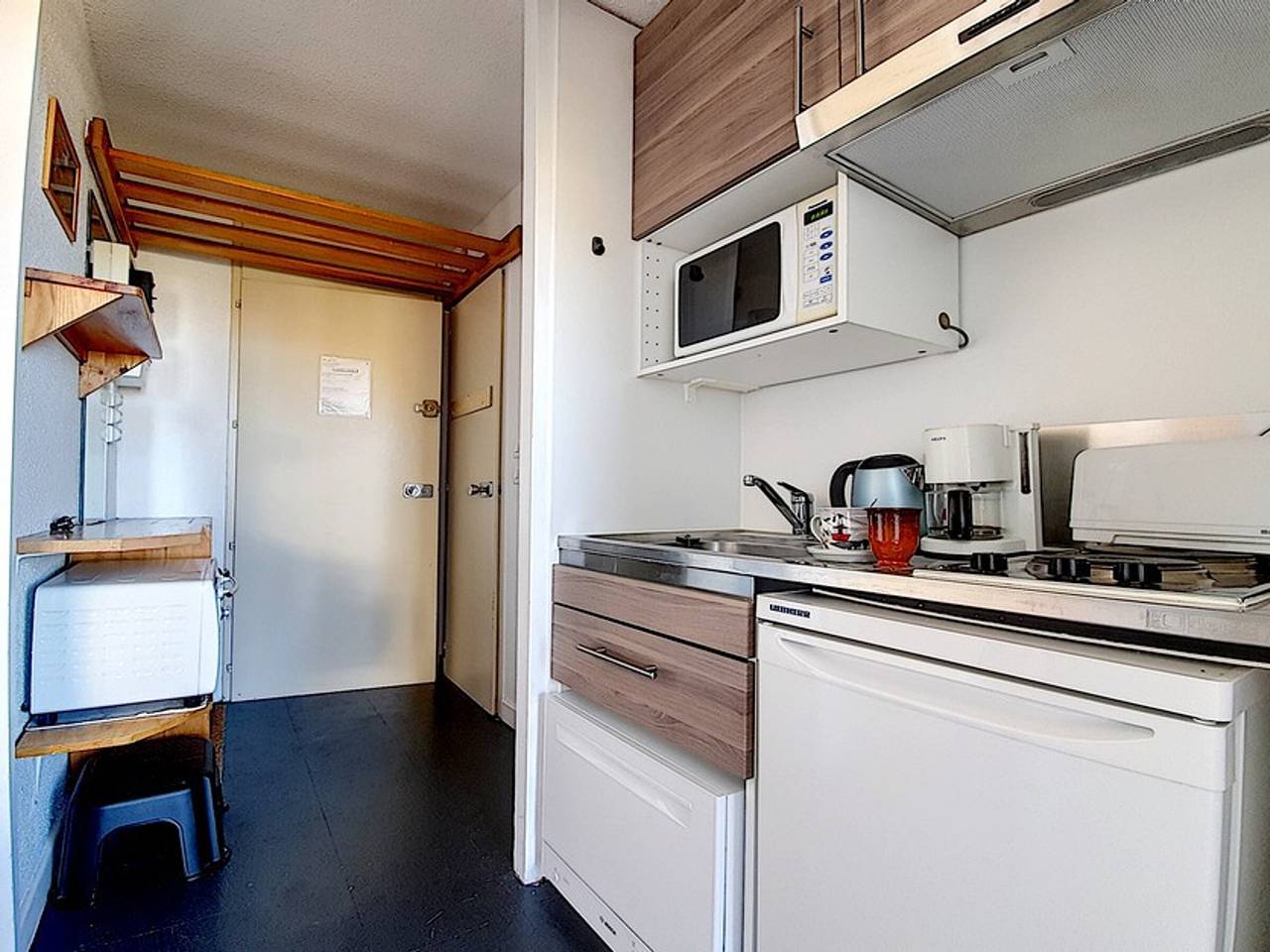 Entire apartment, Cozy Apartment · Ski-in/Ski-out · Balconies · Sleeps 4 in Les Menuires, Saint-Martin-de-Belleville