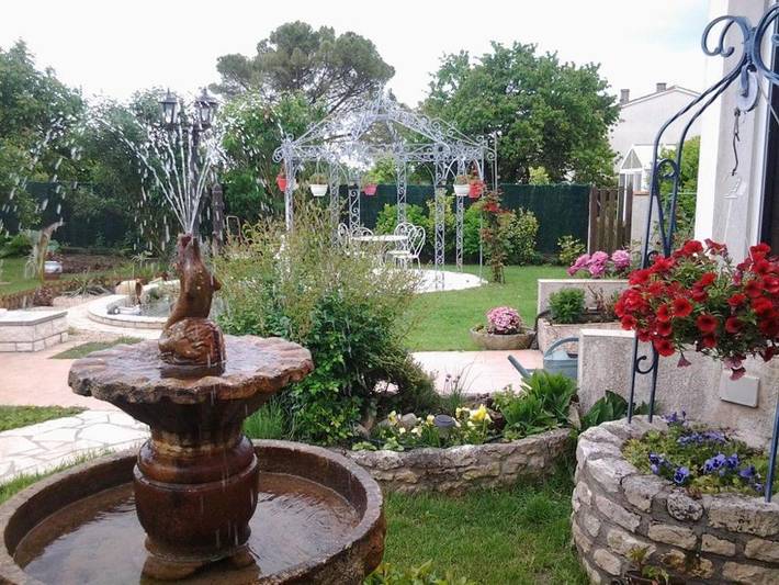 Gîte pour 3 personnes, avec vue ainsi que terrasse et jardin à Thairé - 4