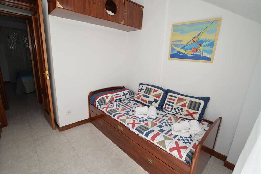 Entire apartment, Apartamento con vistas a la playa y tenis - la Are in Arnuero, Cantabrian Coast
