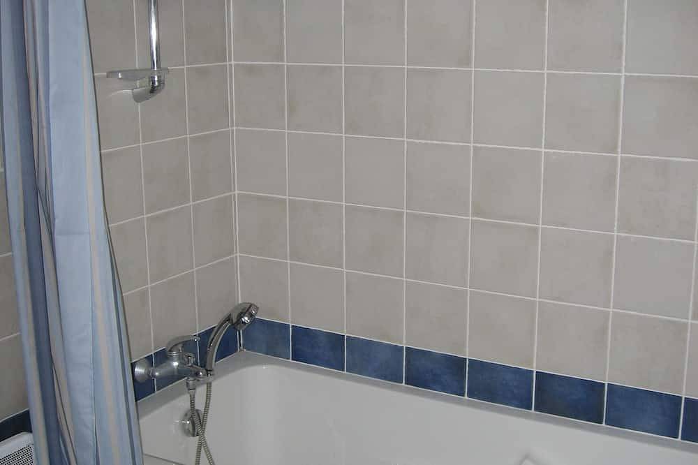 Villa Emmanuelle Large villa, swimming pool, large fenced garden, fibre internet in Banon, Forcalquier und Umgebung