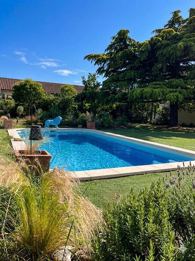 Villa for 8 people, with garden and pool - 1