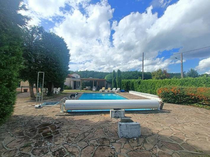 Location de vacances pour 5 personnes, avec terrasse et piscine à Pouilly-sous-Charlieu - 4