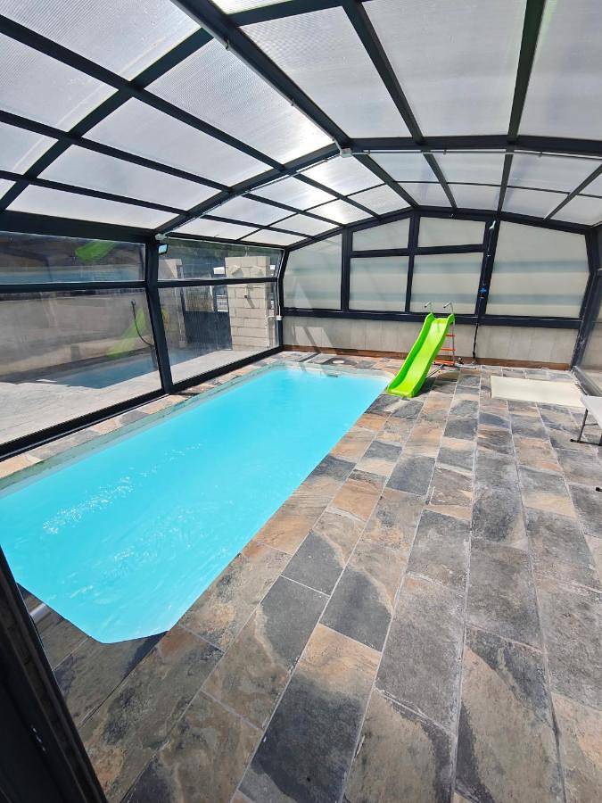 Apartamento para 28 personas, con Balcón y Terraza además de Jardín y Piscina en Navaluenga