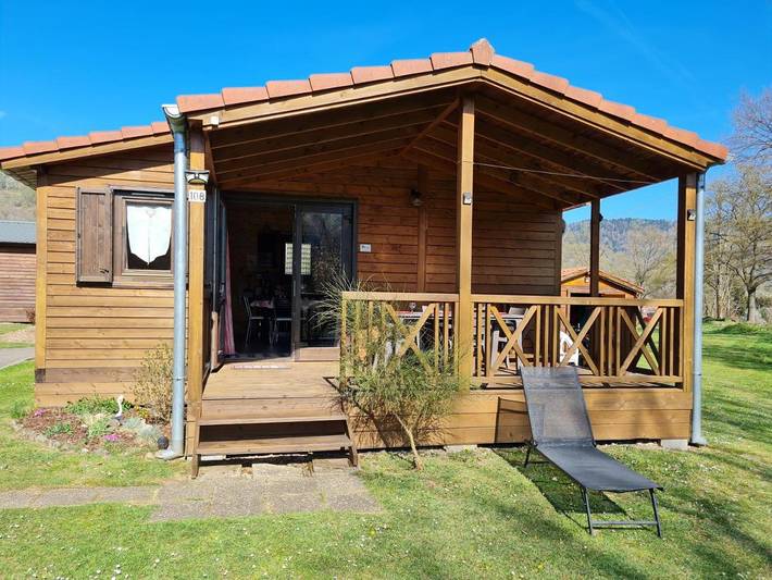 Maison de vacances pour 4 personnes, avec terrasse ainsi que vue et piscine