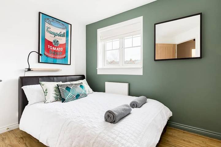 Ganze Wohnung, Stylish 2 Bed Flat in Warwick with Private Parking - Pass the Keys in Warwick, Warwickshire