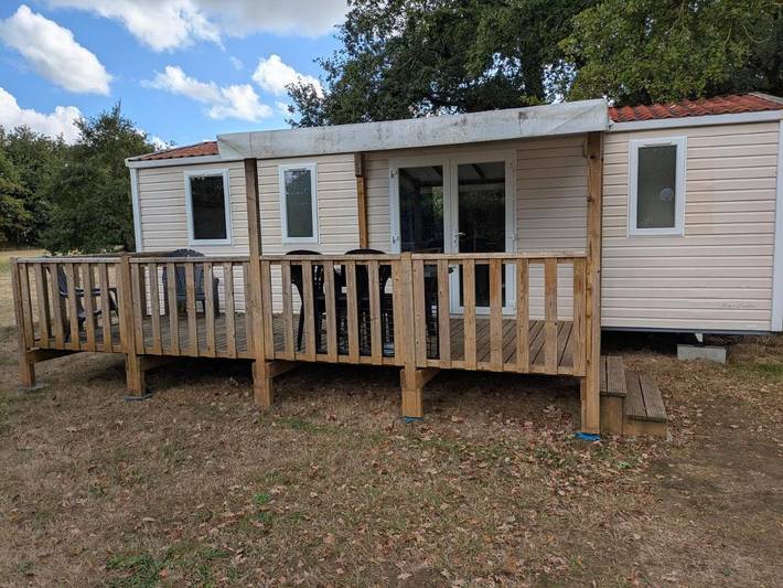 Camping pour 6 personnes, avec Terrasse et Jardin ainsi que Bassin pour enfant et Piscine