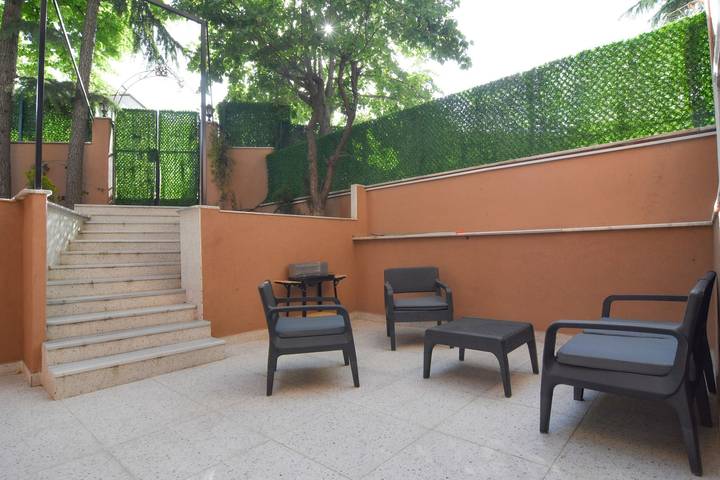 Entire apartment, Bright 2Br Home with outdoor garden and  Bbq in Istanbul, Marmara region
