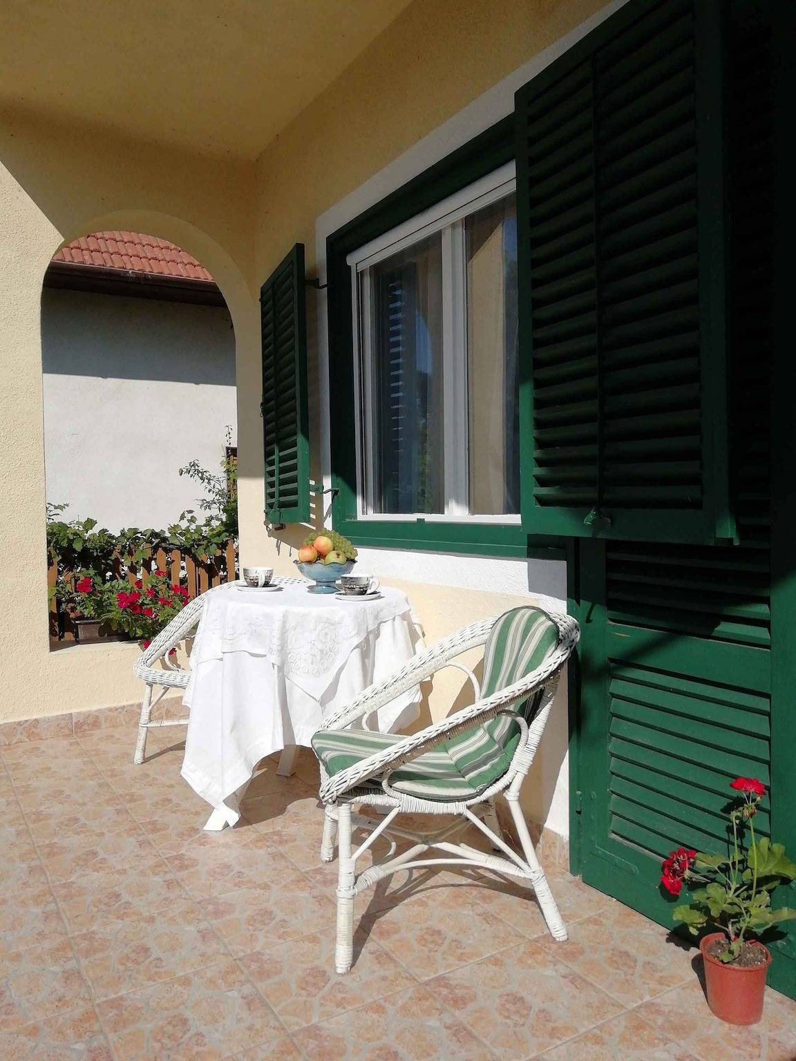 Ferienhaus mit zwei Terrassen in Balatonmariafürdö, Plattensee Südufer