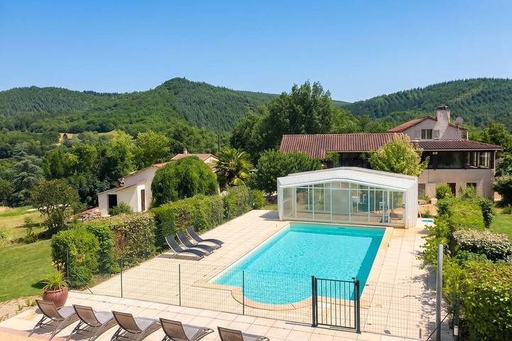 Location de vacances pour 5 personnes, avec jardin ainsi que piscine et balcon, animaux acceptés à Saint-Géry