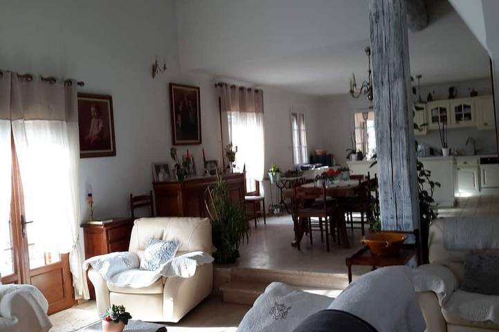 Maison provençale avec piscine,cuisine d'été, terrain arboré, pas de vis à vis in Lagnes, Parc naturel régional du Luberon