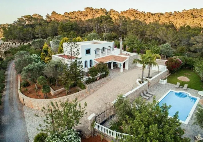 Chalet para 10 personas, con vistas además de jardín y piscina, Se admiten mascotas - 1