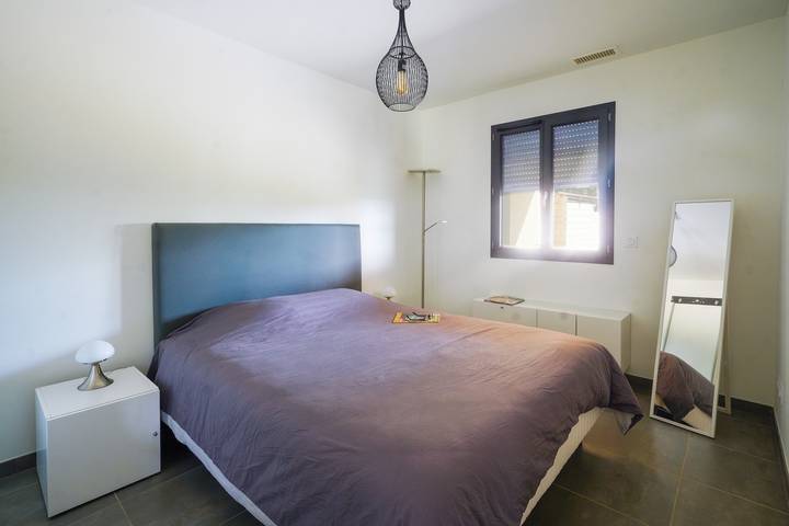 Location de vacances pour 6 personnes, avec terrasse ainsi que jardin et piscine à Vers - 4