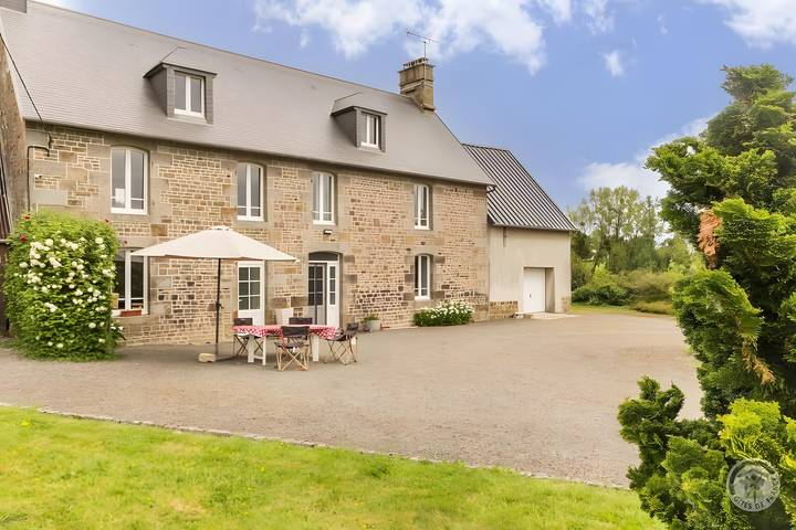 B&b for 4 people, with Garden in Normandy