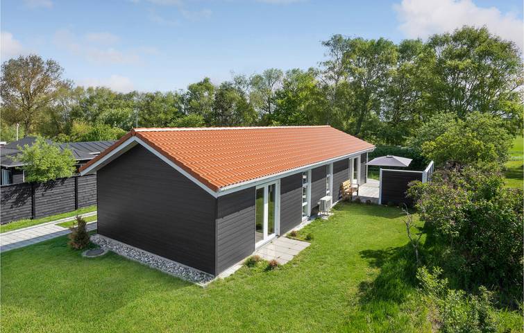 Ferieudlejning for 5 personer, med Terrasse og Have i Stillinge Strand
