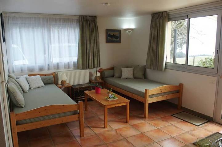 Entire apartment, Haven of peace with garden and view - au Bouillat d'Anty in Châtel-Guyon, Volcans d'Auvergne Regional Nature Park