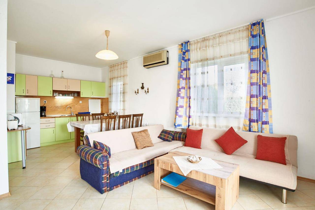 Three-Bedroom House in Burgas, Oblast Burgas