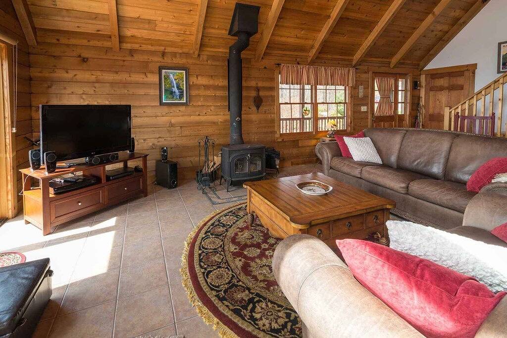 Cool View Cabin - Blick auf die Berge und die Hot Tub in McDowell County