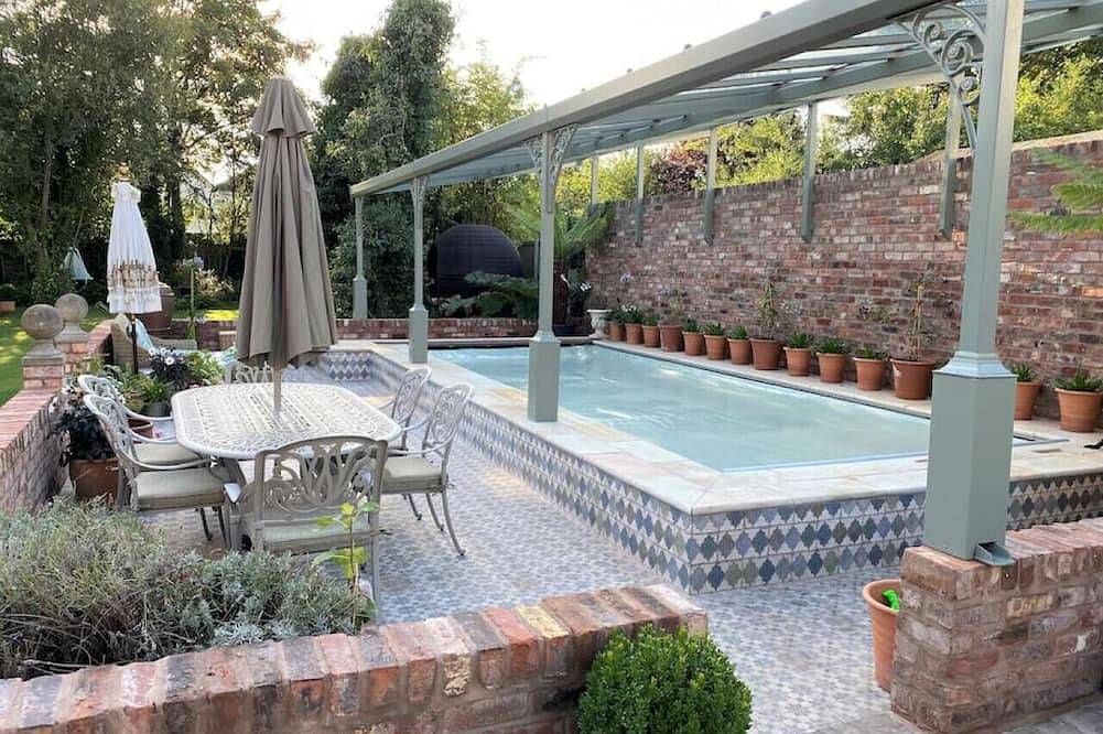 Lyndhurst - Victorian villa with heated pool in Merseyside