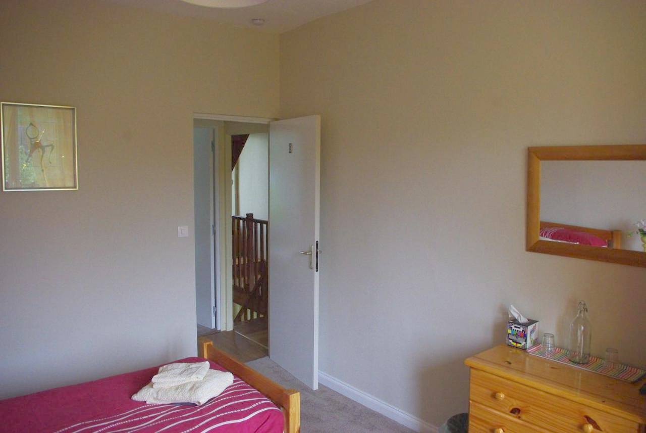 Family Room with Shared Bathroom in Saint-Nicolas-du-Pélem, Région de Guingamp