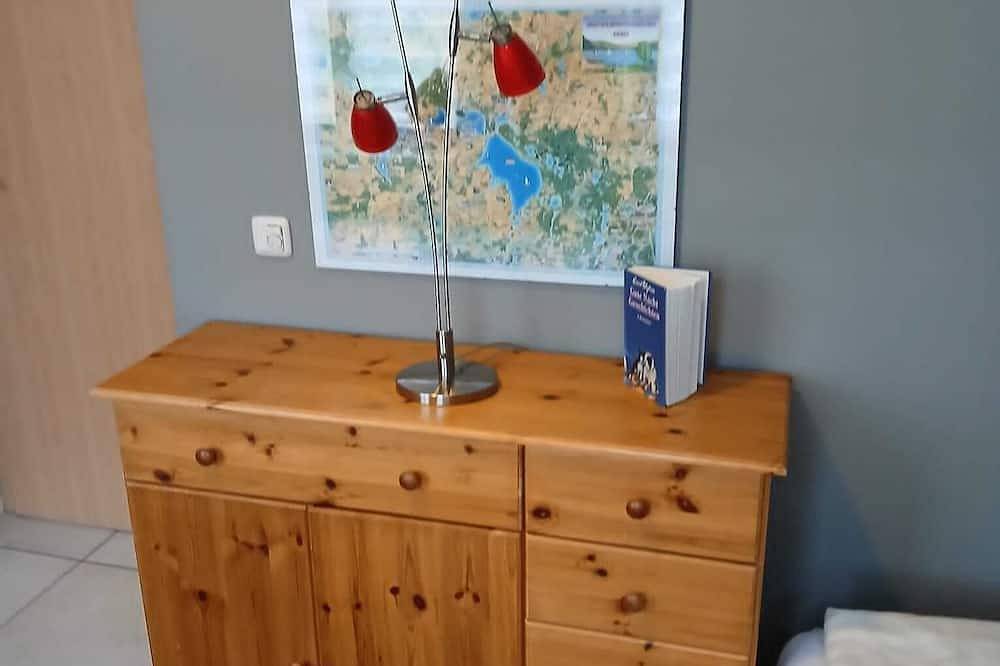 Ganze Wohnung, Komfortable Ferienwohnung „Ahoi“ mit Balkon nahe Malchower See und Garten in Malchow, Fleesensee