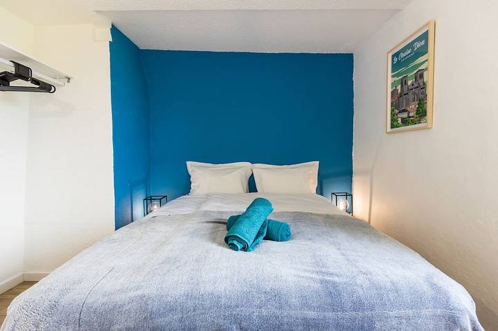 Gîte pour 15 personnes, avec jardin ainsi que sauna et piscine à Augerolles - 3