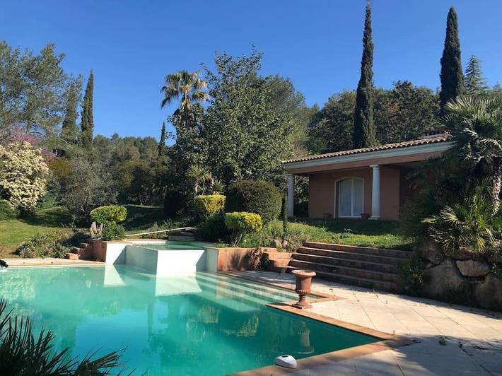 Casa de vacaciones para 4 personas, con vistas además de jardín y piscina - 1
