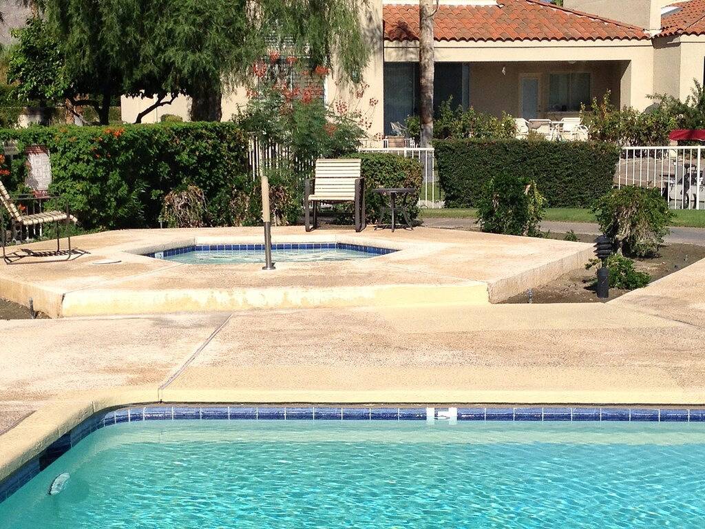 Ganze Wohnung, Spektakuläre Seeseite in der Wüste! September und Dezember Sale! Tennisturnier Lake Mirage in Rancho Mirage, Coachella Valley