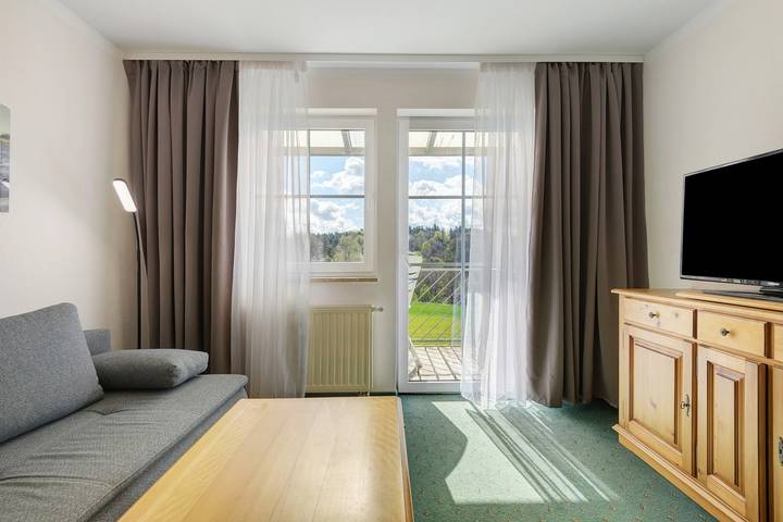 Ferienwohnung für 6 Personen, mit Seeblick und Balkon in Spalt - 2