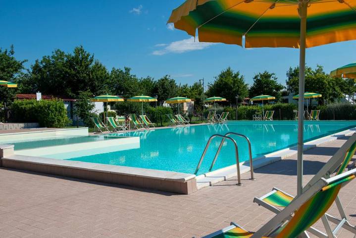 Camping für 4 Personen, mit Garten und Pool in Cecina - 3