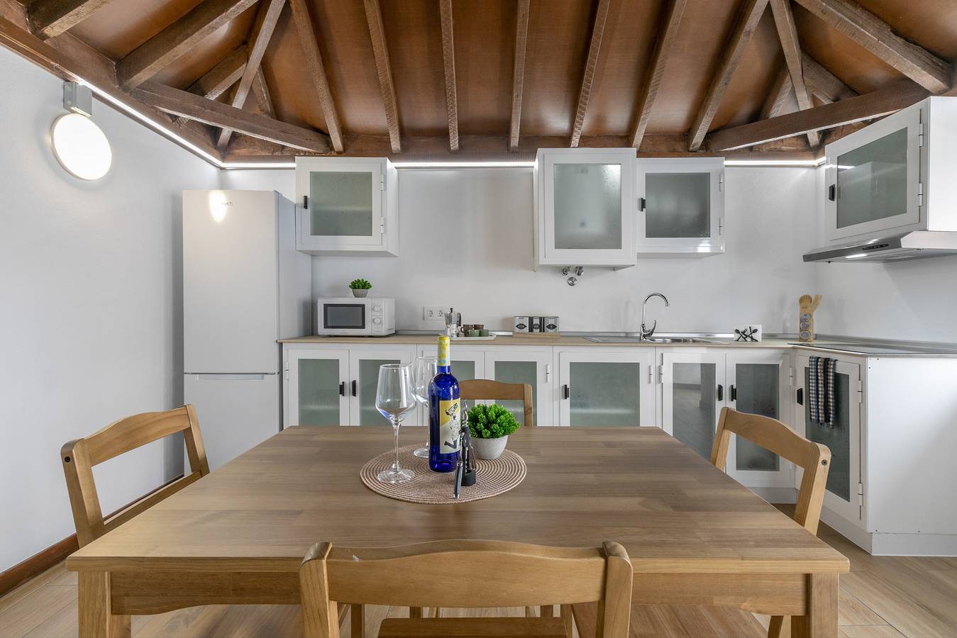 Ganze Wohnung, Ferienwohnung 'La Gomera' mit Meerblick, privater Terrasse und Wlan in Barrio de San Juan, La Victoria de Acentejo