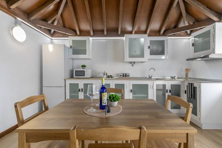 Appartamento intero, Appartamento Vacanze 'La Gomera' con Vista Mare, Terrazza Privata e Wi-Fi in Barrio de San Juan, La Victoria de Acentejo