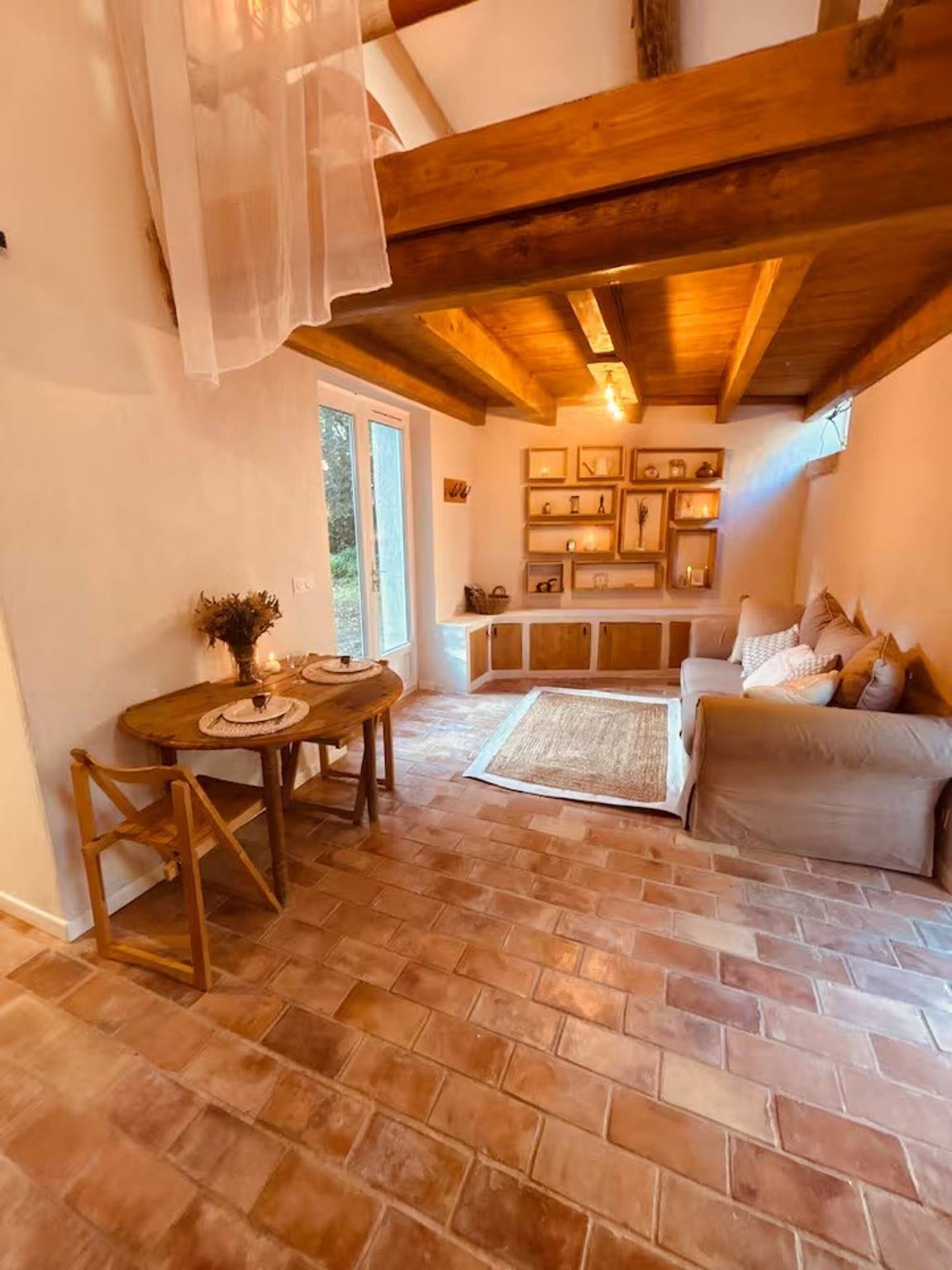Holiday Home 'Maison En Pierre Chevaux' with Wi-Fi in Puyvert, Parc naturel régional du Luberon