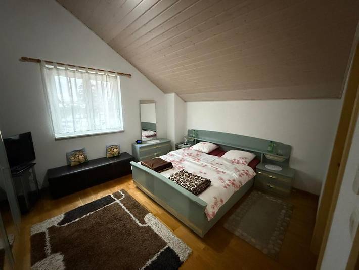 Appartement de vacances pour 2 personnes, avec terrasse ainsi que jardin et jacuzzi