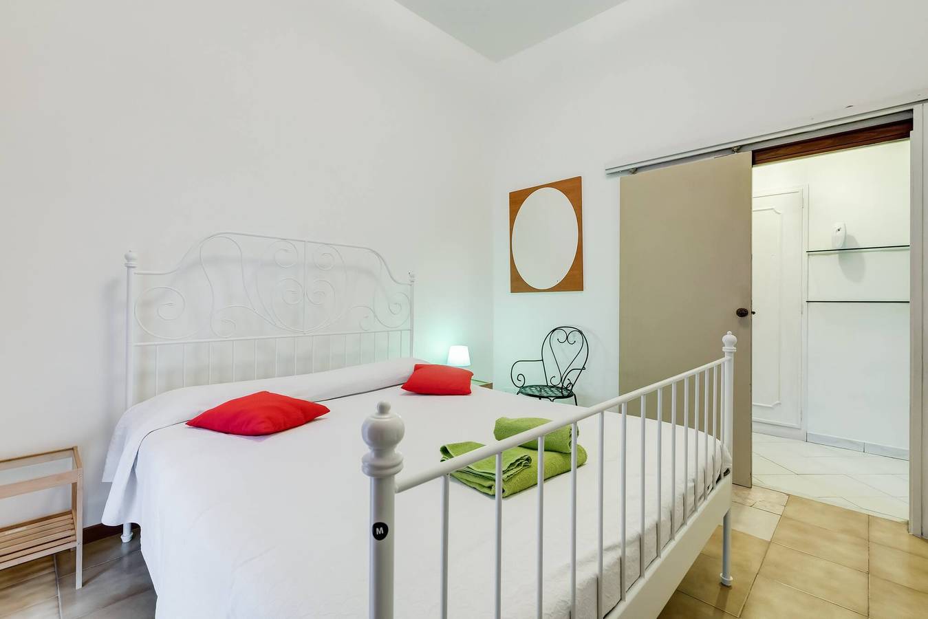 Entire apartment, Charming Trastevere Apartment in Heart of Rome in Rome, Rome Province