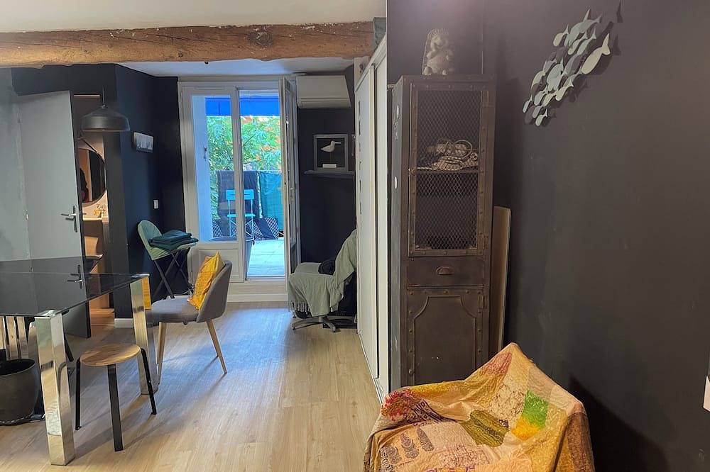 Entire apartment, Atypical apartment in downtown Le Luc en Provence Near Saint-Tropez in Le Luc, Draguignan region