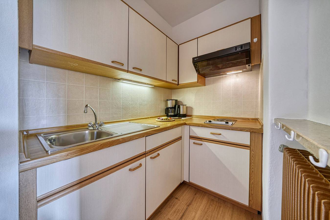 Ganze Wohnung, Ferienwohnung 'Rosalie 7' mit Bergblick, Gemeinschaftspool und Wi-Fi in Niederlana, Lana