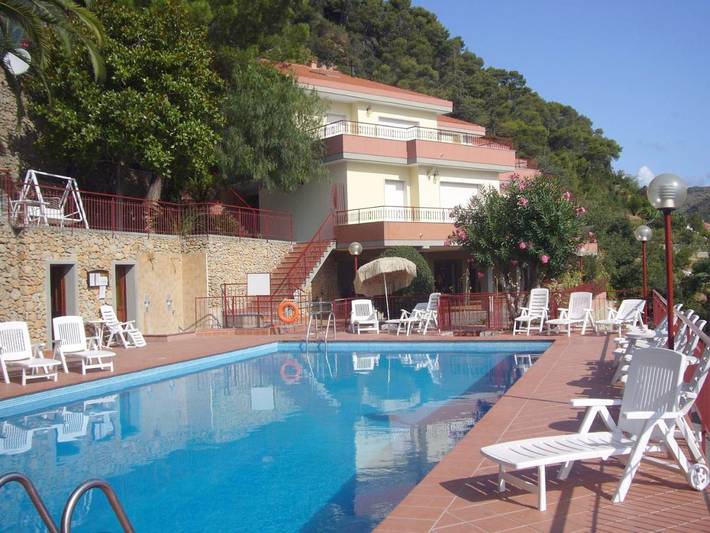 Appart’hôtel pour 6 personnes, avec Balcon et Terrasse ainsi que Jardin et Piscine