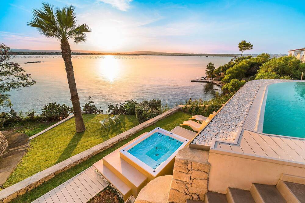 Luxury  villa with pool, Jacuzzi and direct access to the sea, Di Casa In Sicilia in Isola (Italien), Syrakus