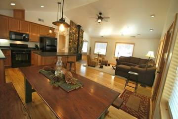 Log Cabin for 8 Guests in Shaver Lake, Kings Canyon National Park, Picture 3