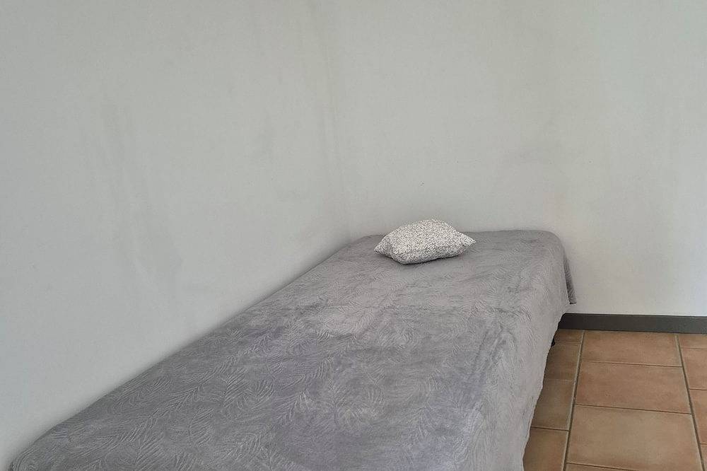 5/7 person house with heated pool between Sarlat and Cahors in Salviac, Lot