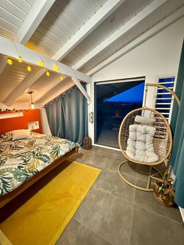 Chambre d’hôte pour 2 personnes, avec jardin ainsi que vue et terrasse à Sainte-Rose