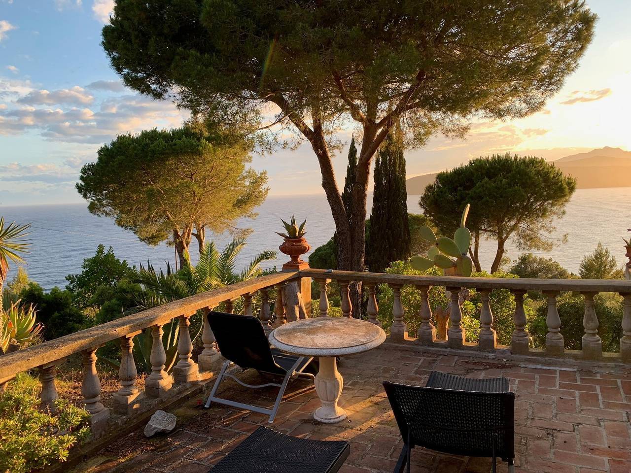 Villa 'Le Ginestre Di Mare' with Sea View, Private Terrace and Private Garden in Capoliveri, Elba