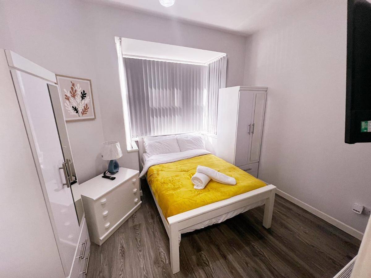 Double Room with Private Bathroom in Coventry, Birmingham Area