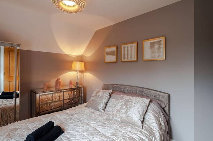 Vues sur la rivière, Kinsale, 6 chambres, 5 salles de bain, 20 couchages, récemment rénové, 4 min de la ville in Comté de Cork