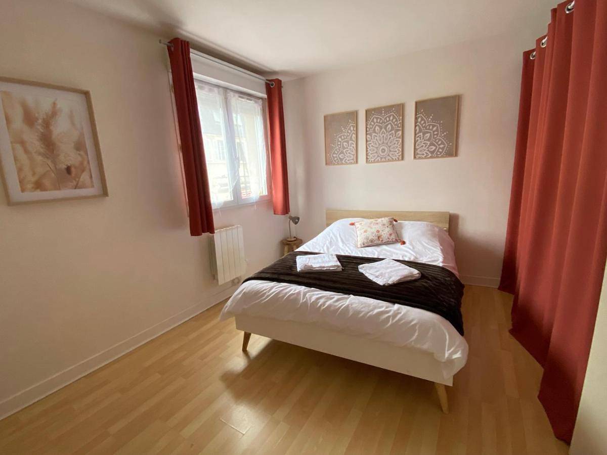 Appartement entier, Two-Bedroom Apartment in Saint-Jean-de-la-Ruelle, Vallée de la Loire