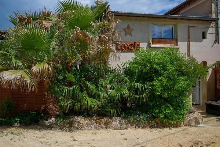 Chambre d’hôte pour 2 personnes, avec jardin et jacuzzi