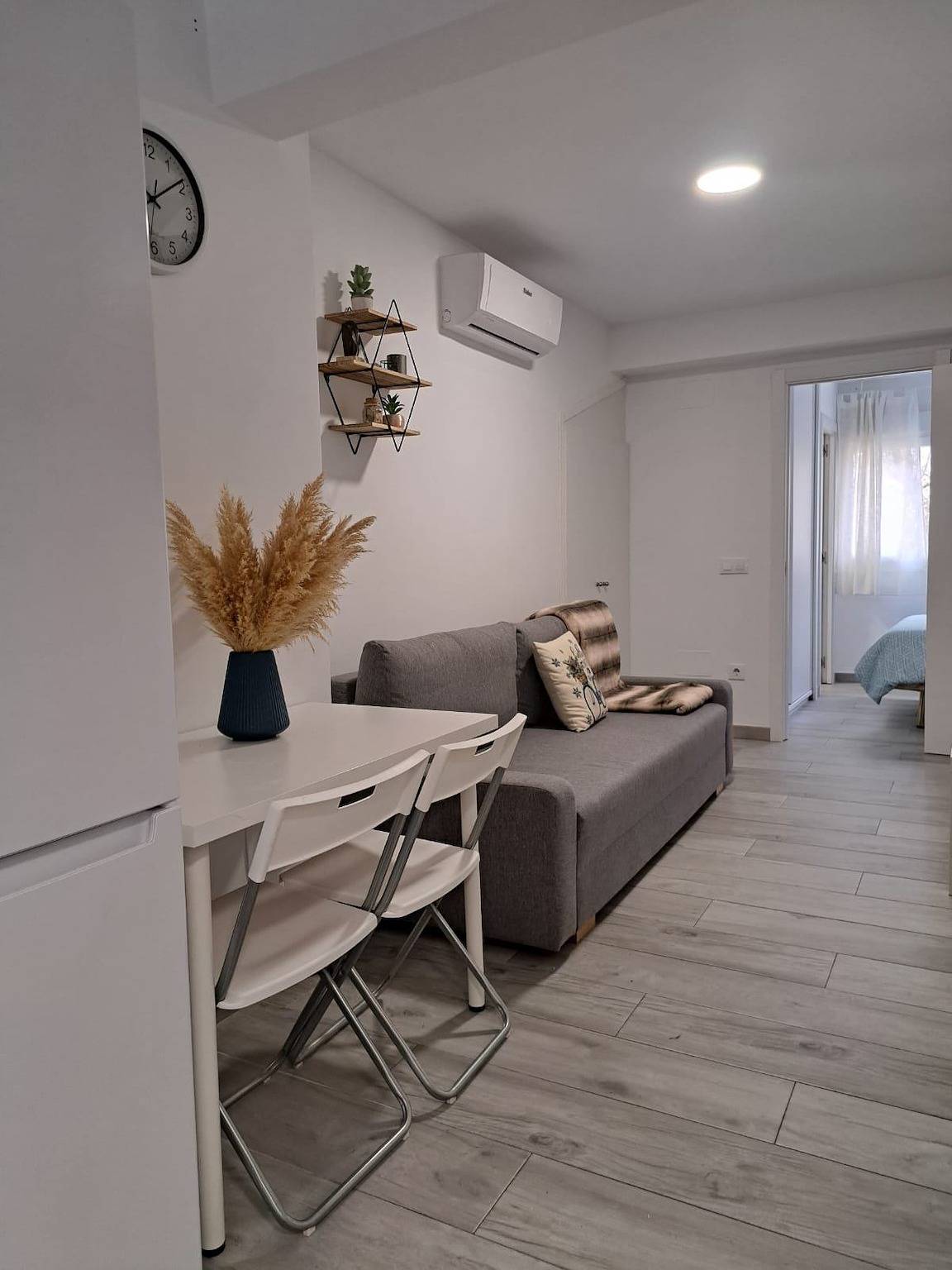Entire holiday apartment, Charming Apartment up to 4 persons 3 min to Metro in Fuencarral-El Pardo, Madrid